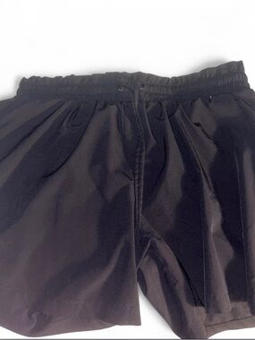 Black Athletic Shorts With Adjustable Waistband and Pockets